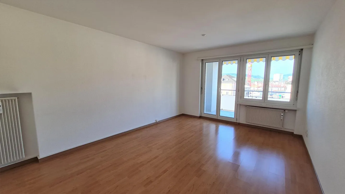 Living in a central location - Photo 2 of 9