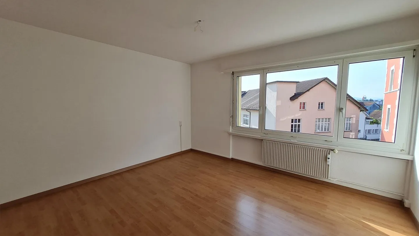 Living in a central location - Photo 5 of 9