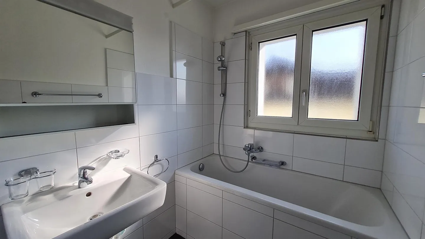 Living in a central location - Photo 6 of 9