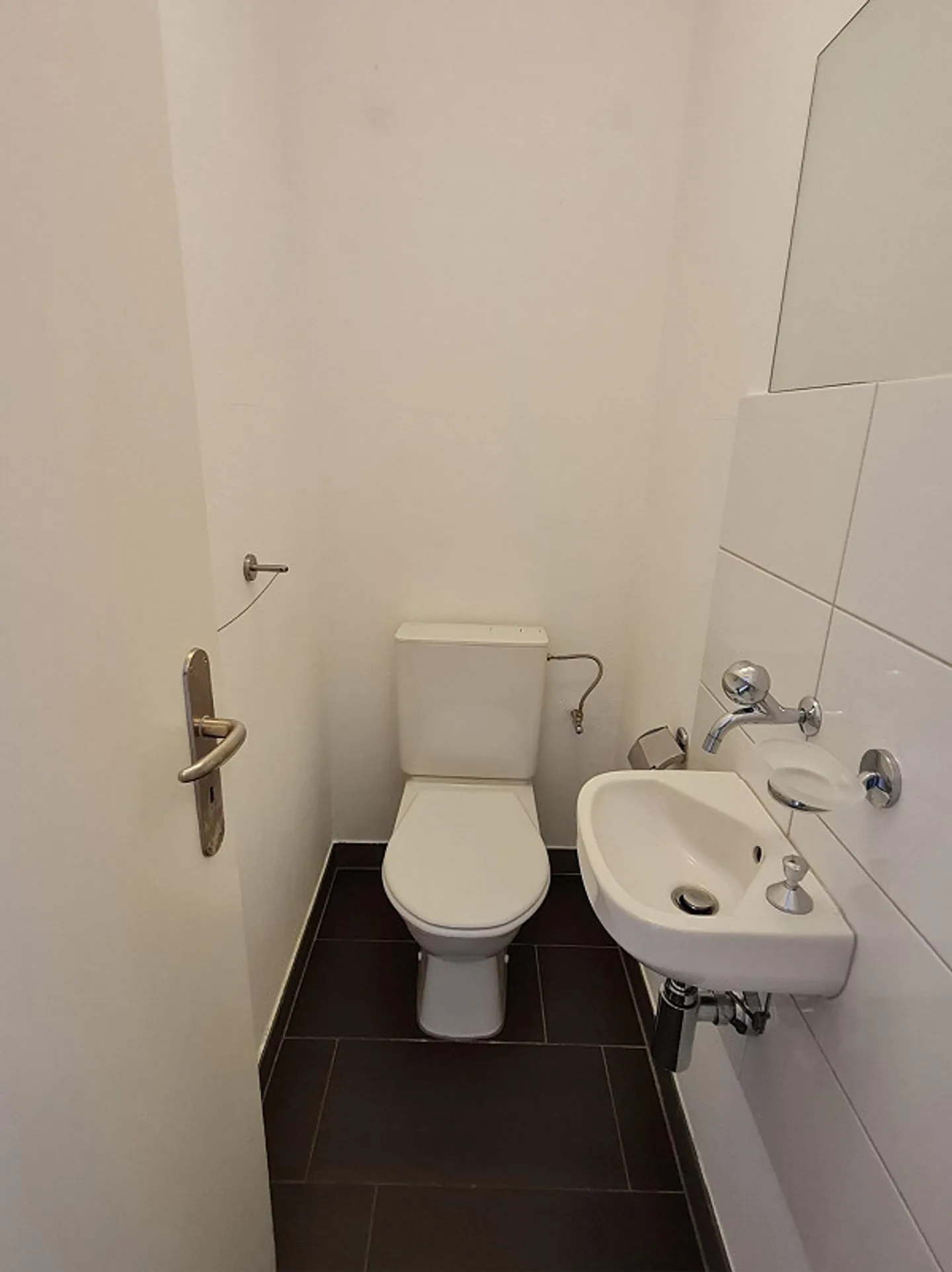 Living in a central location - Photo 7 of 9