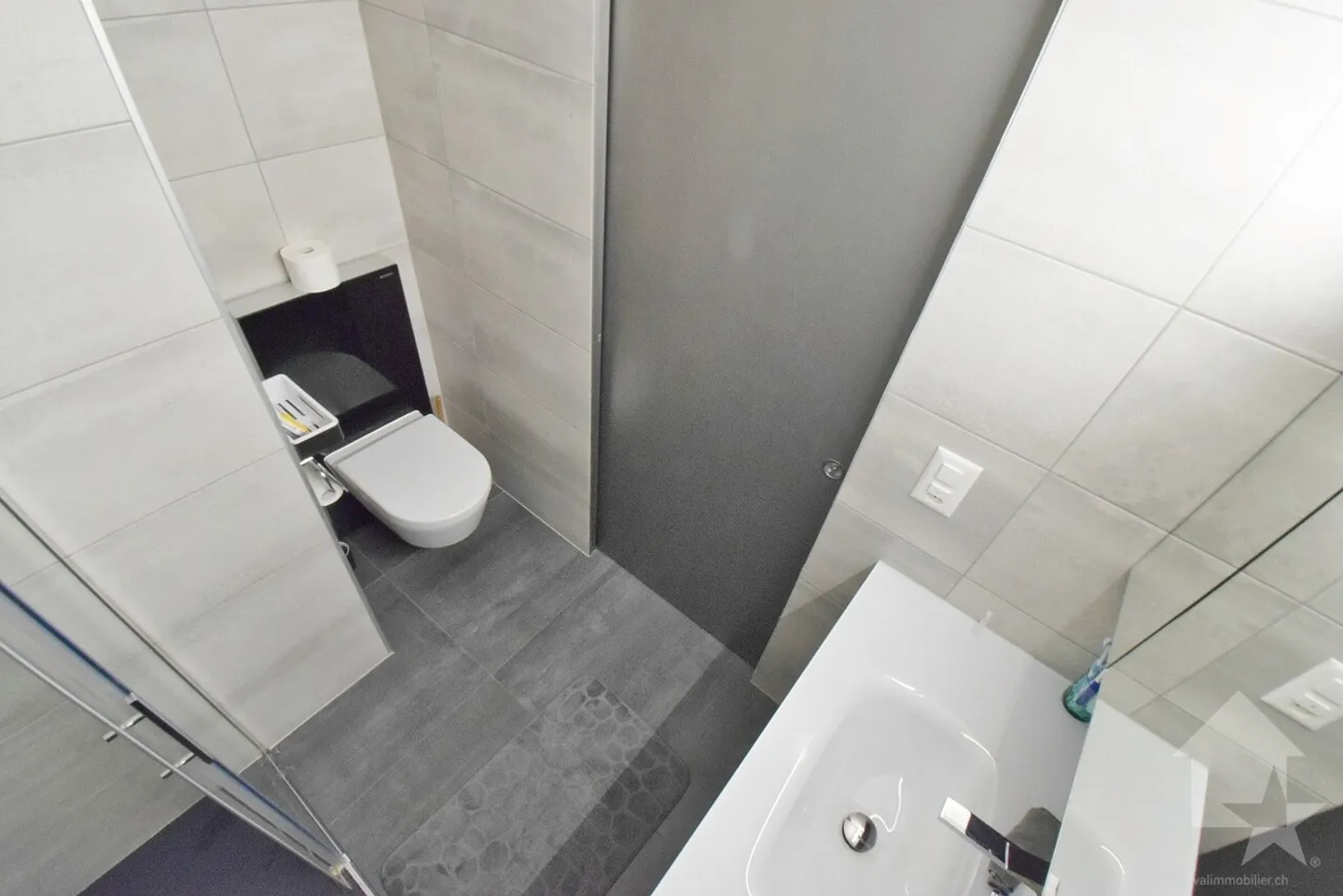 Appartamento ristrutturato di 4,5 stanze con box e parcheggio esterno - Foto 11 di 16