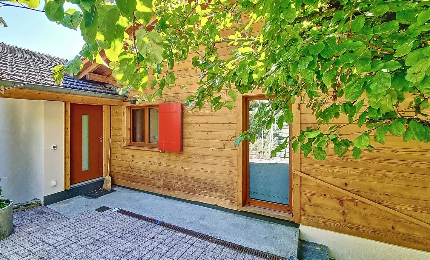 Charming Chalet with Garden - Photo 3 of 13