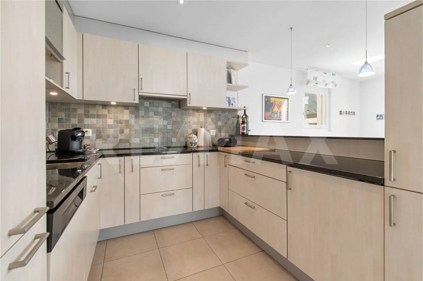 Spacious 4½-room apartment on the raised ground floor - Photo 3 of 13