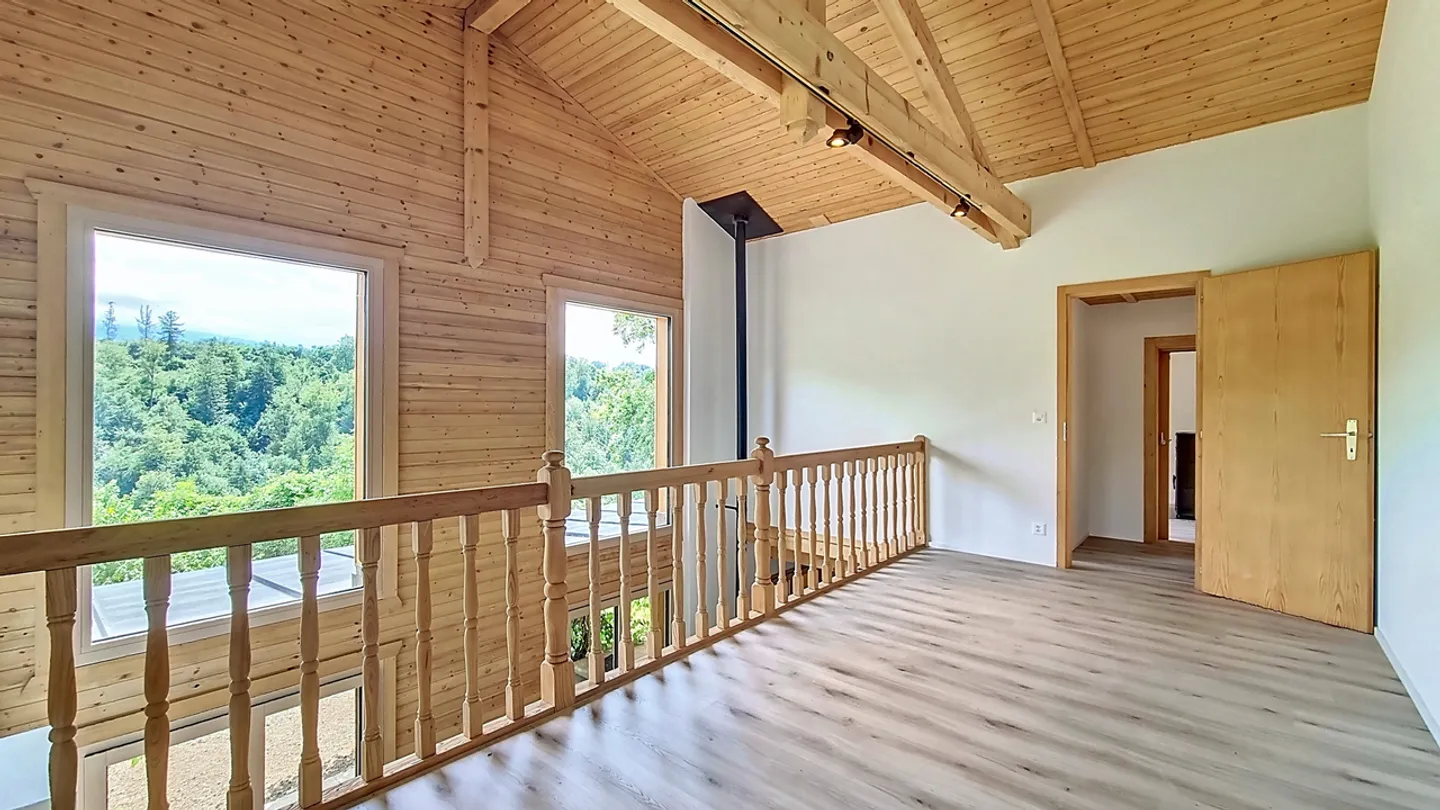 Charming Chalet with Garden - Photo 9 of 13