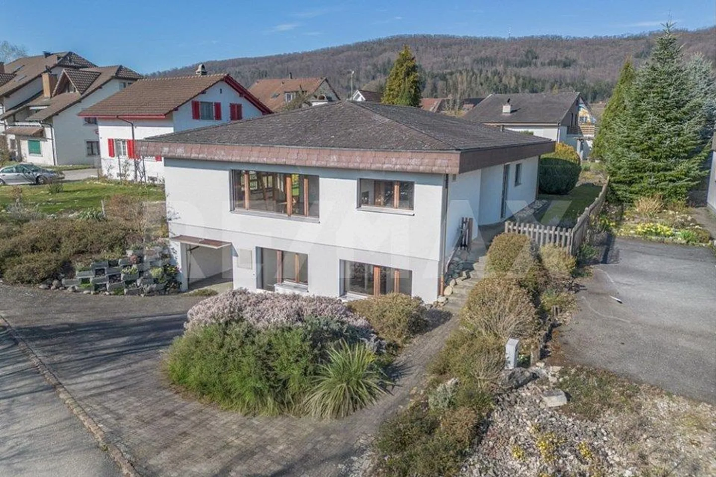 6 Room Single-Family House on the Edge of the Building Zone in Möriken - Photo 1 of 13
