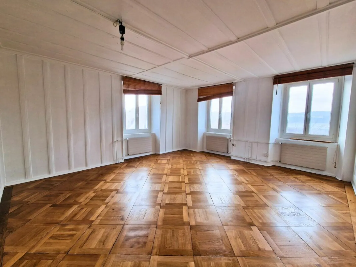 Appartamento ristrutturato e confortevole di 3 stanze con garage - Foto 5 di 15
