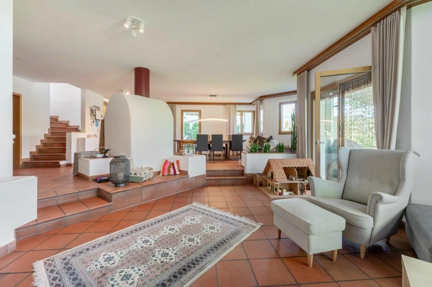 Detached 6.5-room single-family house on the edge of the settlement with plenty of privacy and a magnificent view into the Mettau Valley - Photo 4 of 24