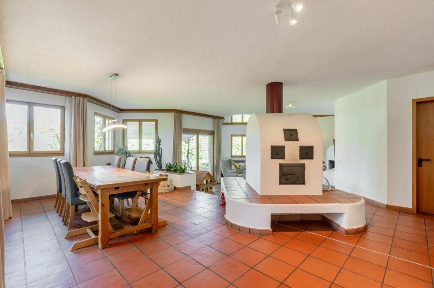 Detached 6.5-room single-family house on the edge of the settlement with plenty of privacy and a magnificent view into the Mettau Valley - Photo 7 of 24