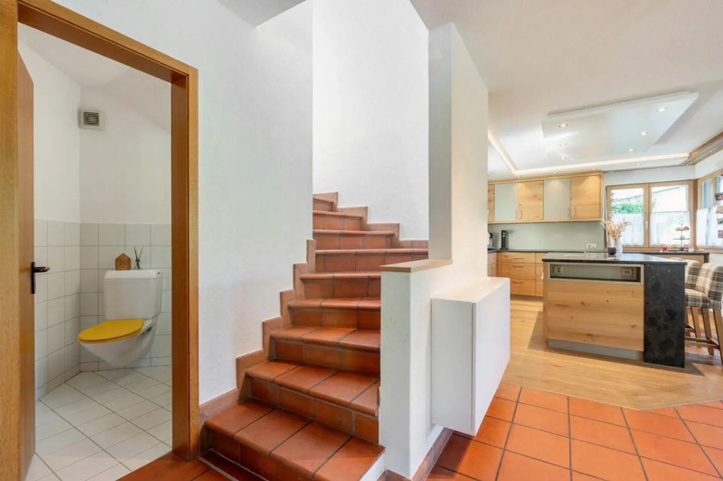 Detached 6.5-room single-family house on the edge of the settlement with plenty of privacy and a magnificent view into the Mettau Valley - Photo 8 of 24