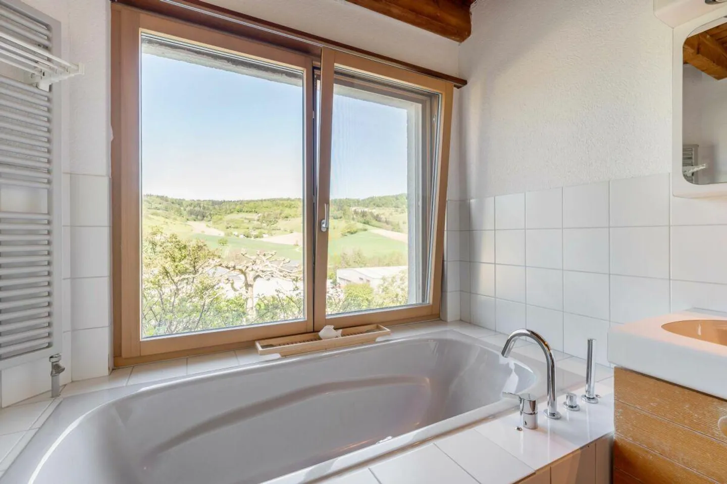 Detached 6.5-room single-family house on the edge of the settlement with plenty of privacy and a magnificent view into the Mettau Valley - Photo 16 of 24