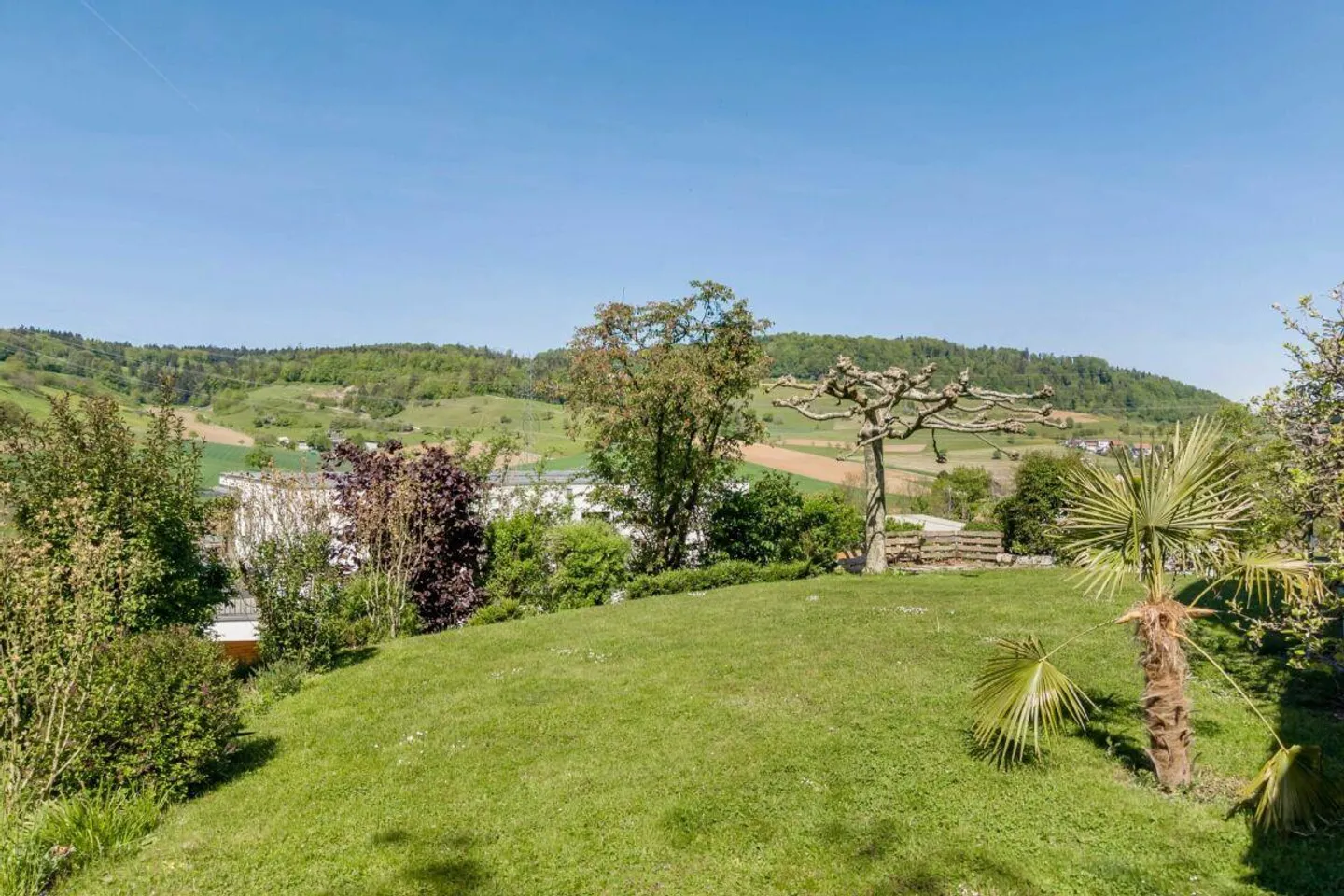 Detached 6.5-room single-family house on the edge of the settlement with plenty of privacy and a magnificent view into the Mettau Valley - Photo 22 of 24