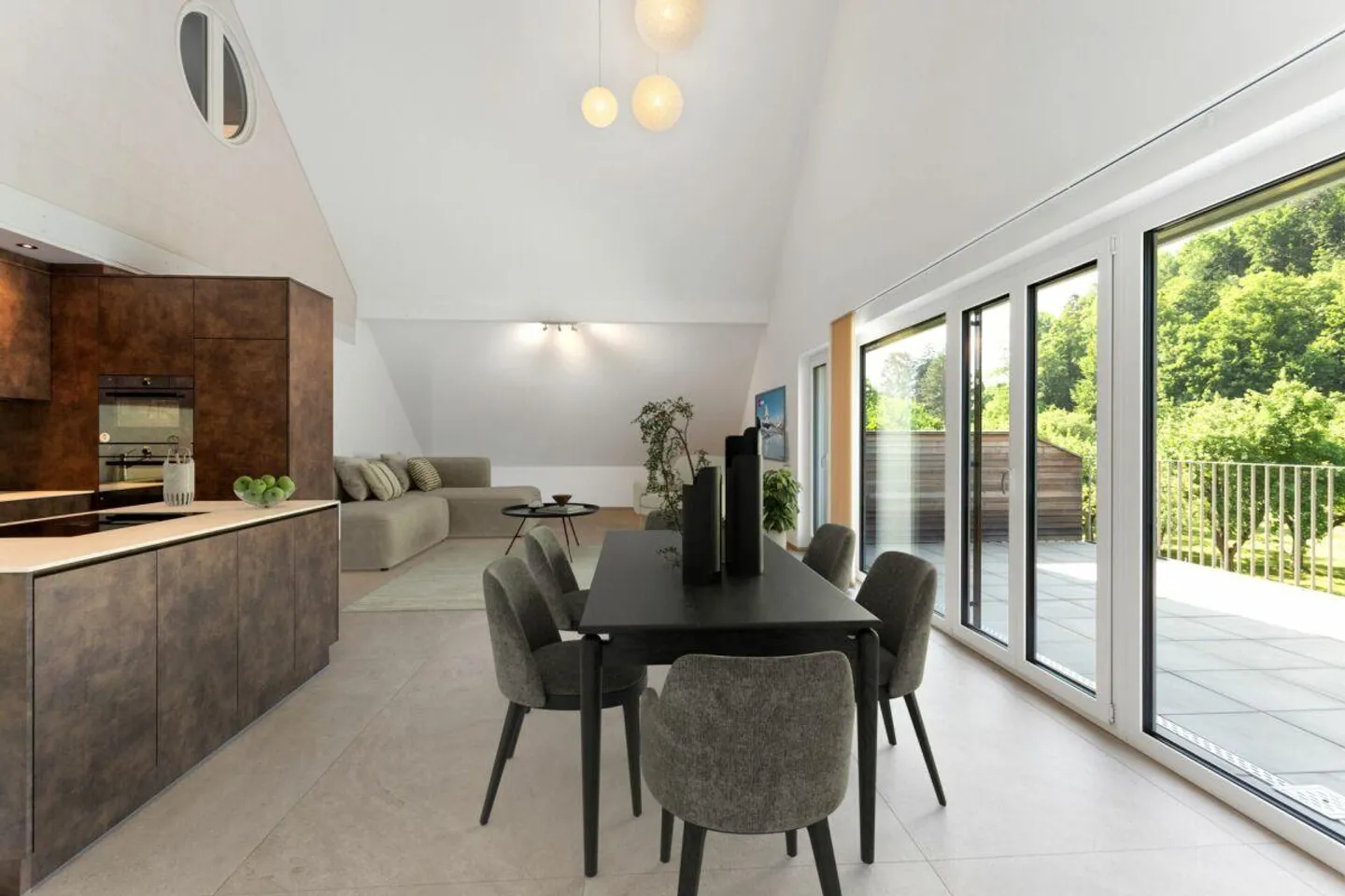 Move in and feel good - Stylish 5.5-room penthouse apartment - Photo 2 of 9