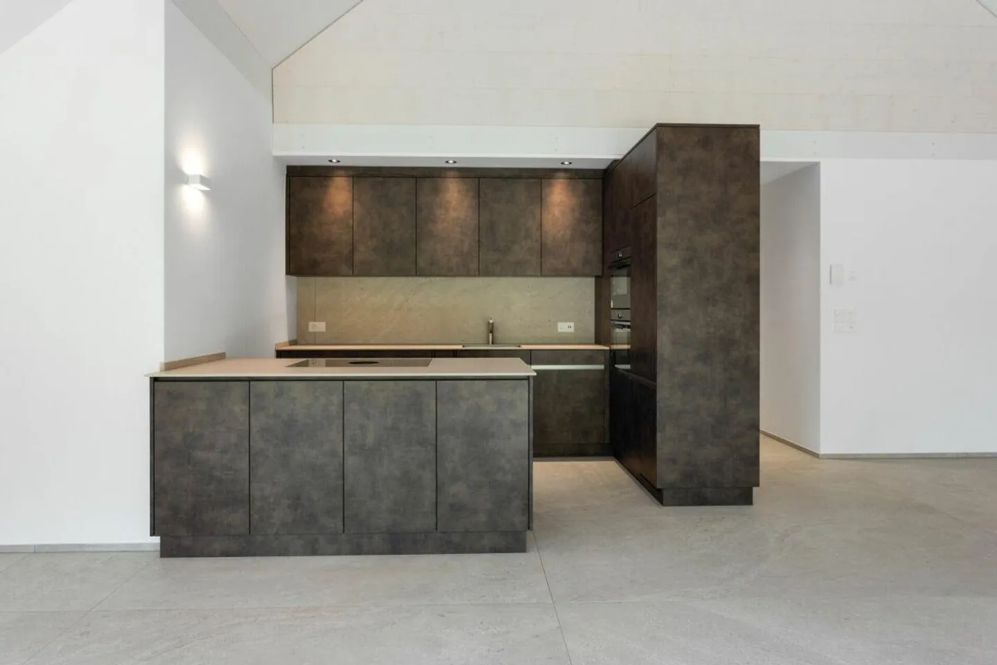 Move in and feel good - Stylish 5.5-room penthouse apartment - Photo 4 of 9