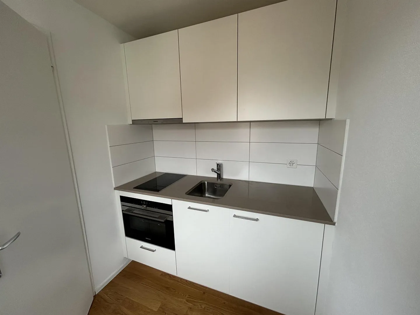 Appartement comme neuf dans un quartier résidentiel calme - Photo 2 sur 7