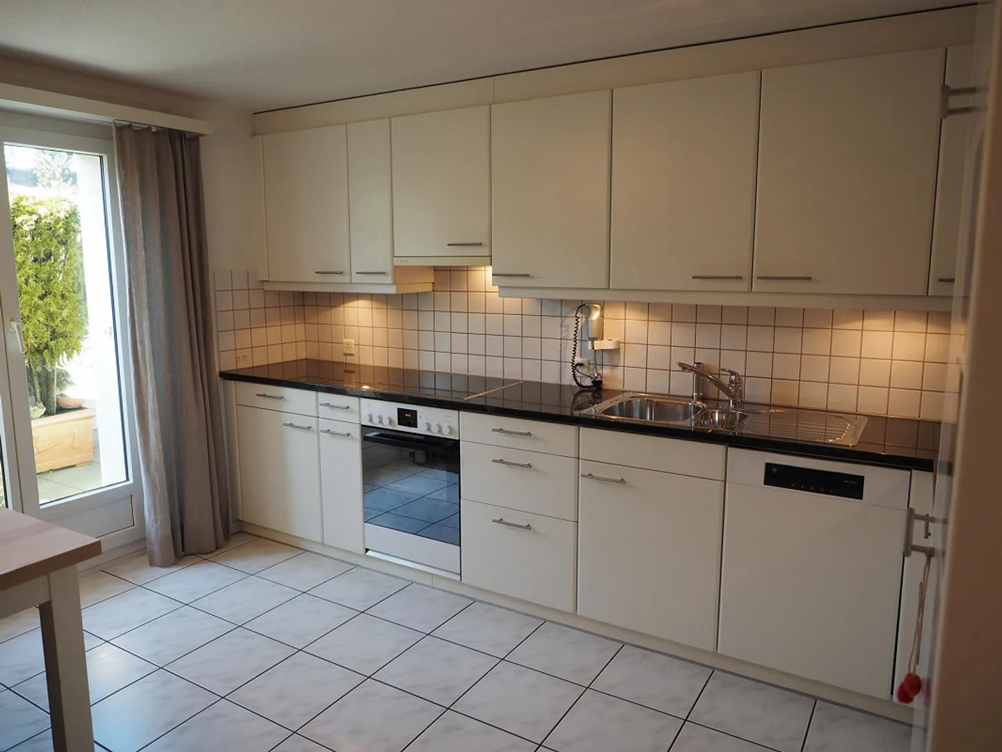 Sonnige Wohnung mit Balkonen - Foto 3 von 10