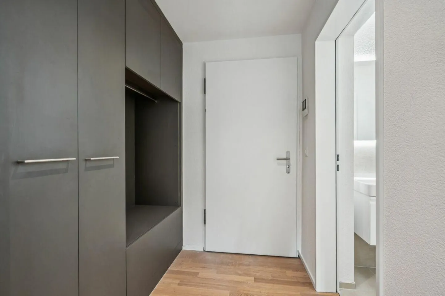 Modernes 3.5 Zimmer Apartment - Foto 2 von 10