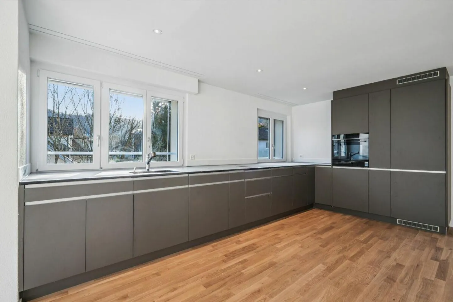 Modernes 3.5 Zimmer Apartment - Foto 3 von 10