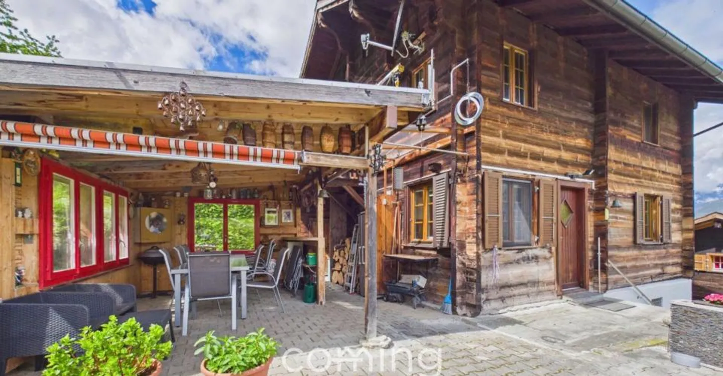 Charmantes Chalet mit Bauland - Foto 1 von 12