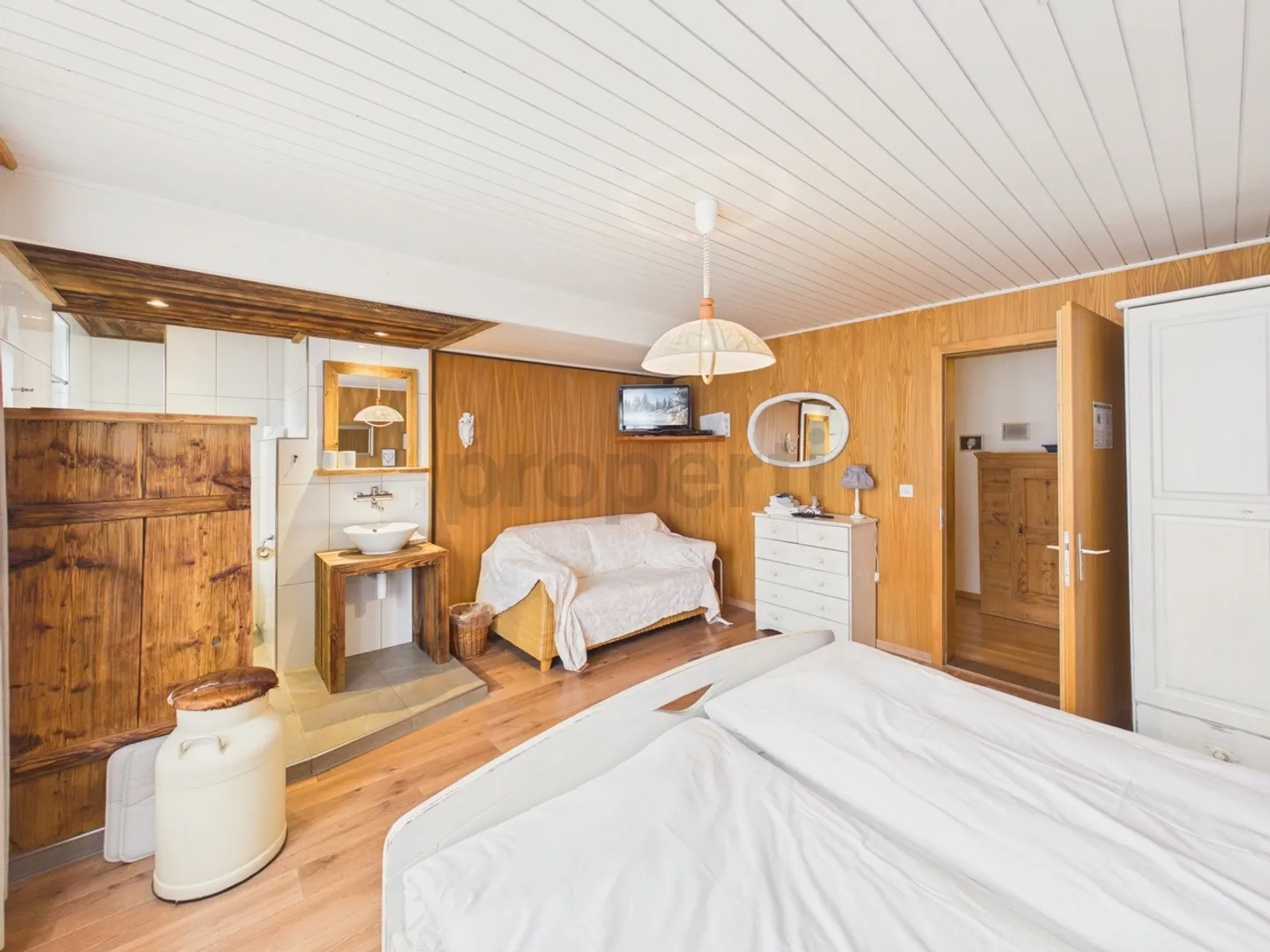 Hotel for sale - Photo 7 of 13