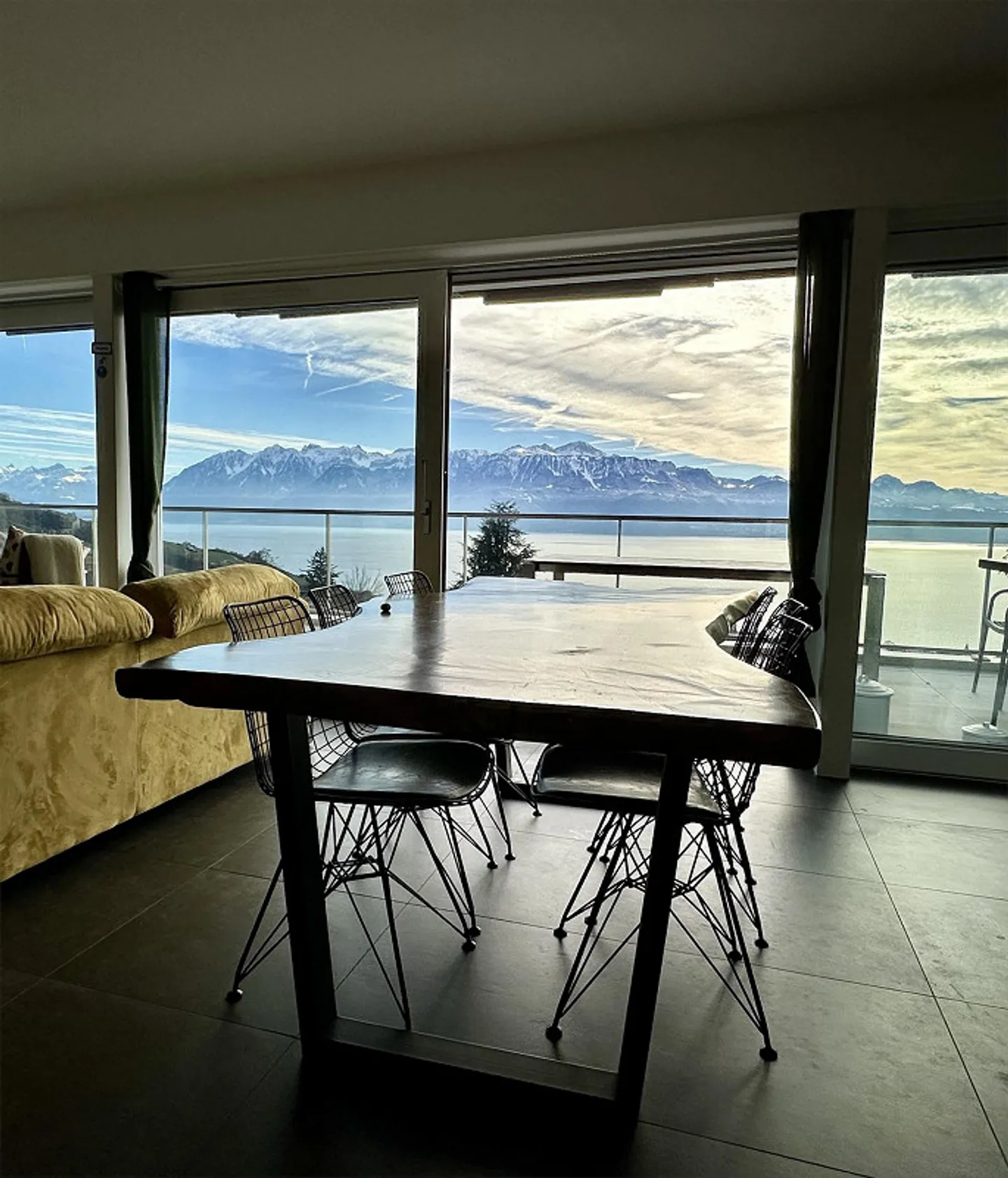 Modernes 4,5-Zimmer-Apartment mit atemberaubendem Seeblick – 3’8 - Foto 3 von 12