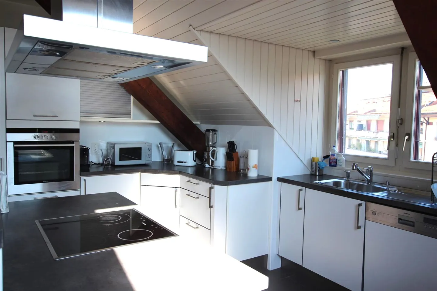 Attique Charmant avec Vue sur Genève - Photo 2 sur 9