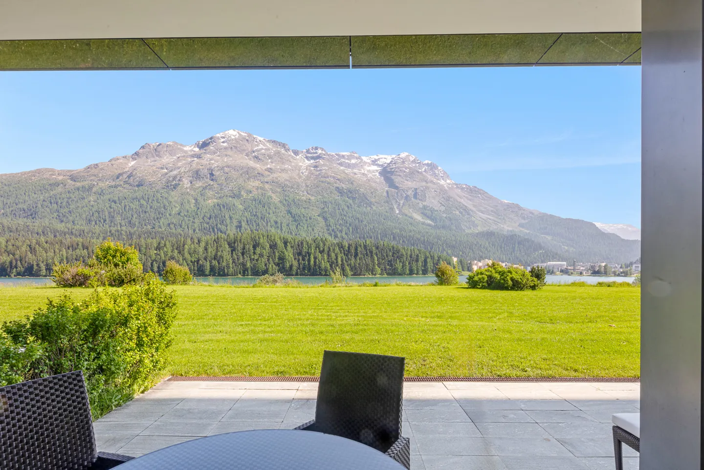 Appartement de luxe au rez-de-chaussée avec un fantastique panorama sur le lac et les montagnes - Photo 1 sur 3
