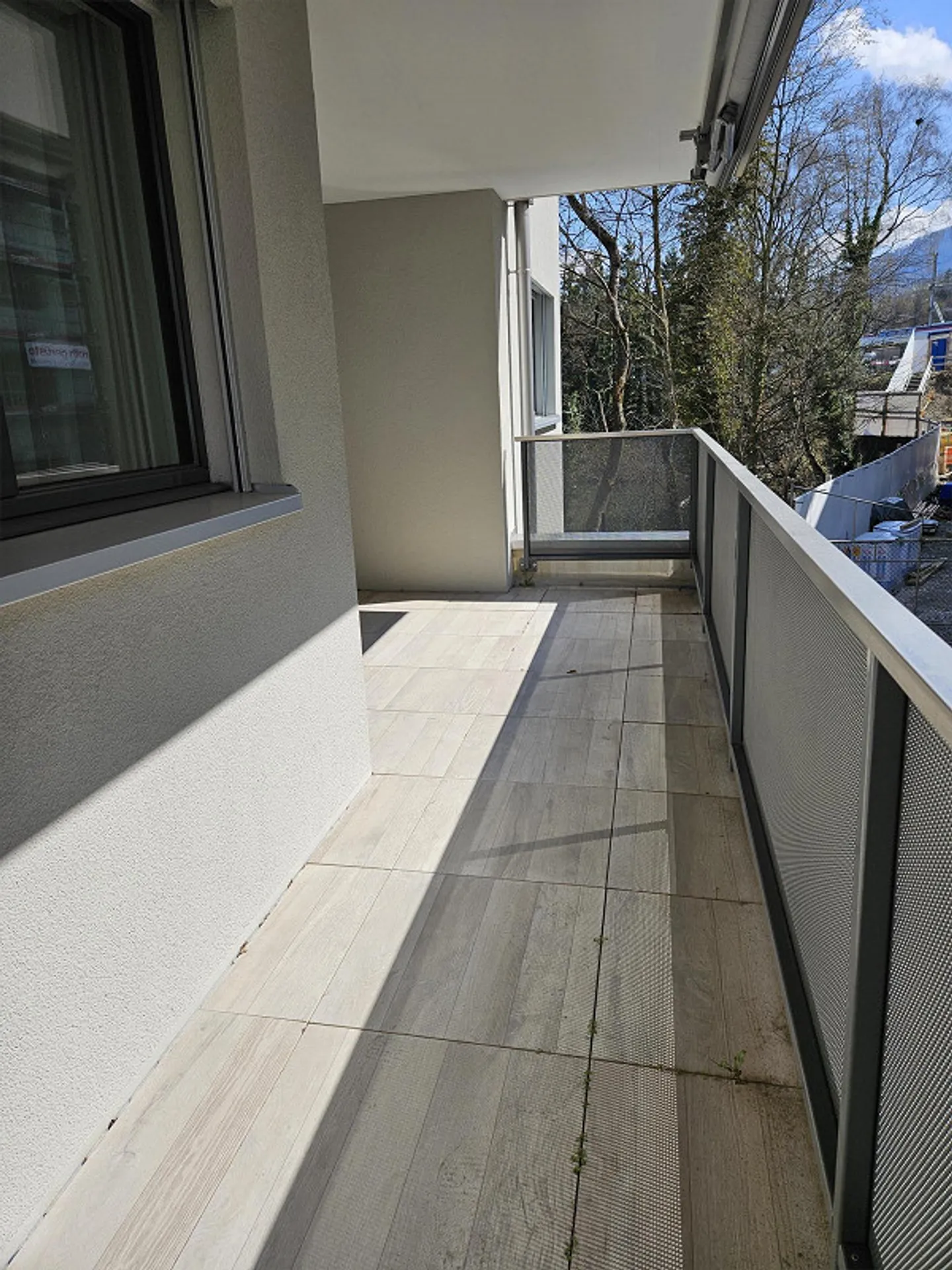 Appartement attrayant de 4,5 pièces directement à la gare d'Arth-Goldau et au parc animalier - Photo 2 sur 10