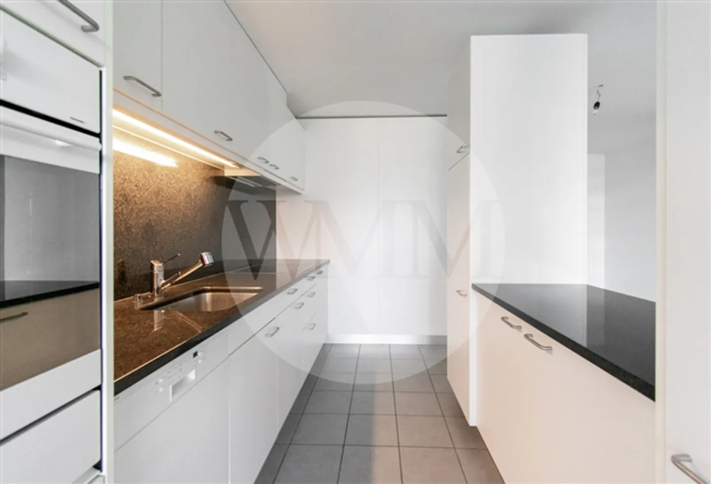 SPACIOUS 5.5-ROOM DUPLEX WITH PANORAMIC VIEW - Photo 4 of 15