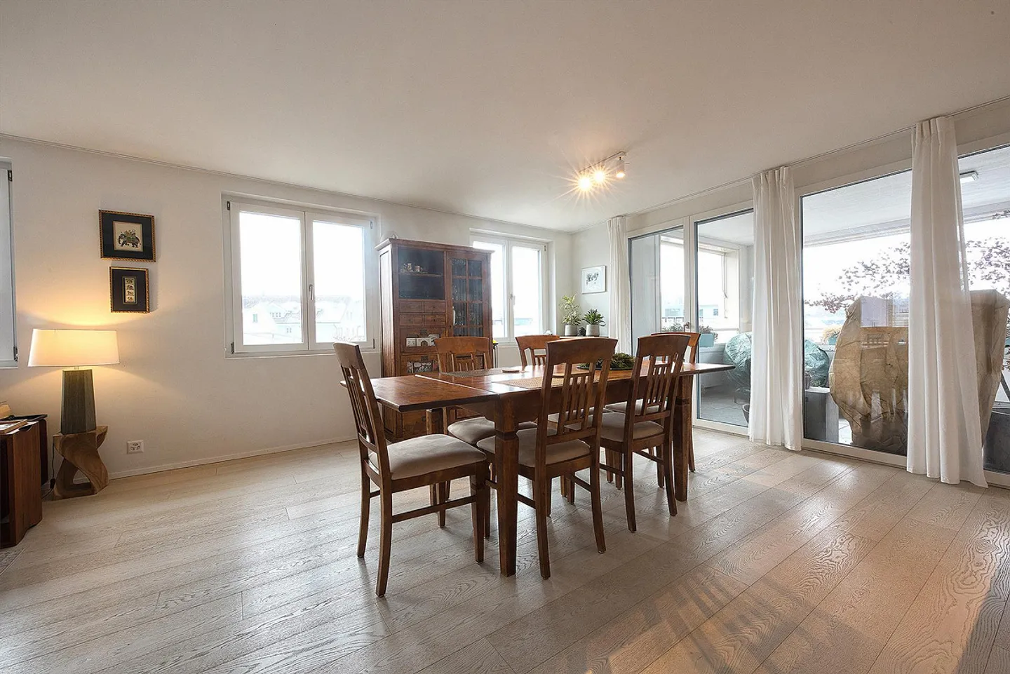 Appartement lumineux et confortable de 4,5 pièces - Photo 2 sur 12