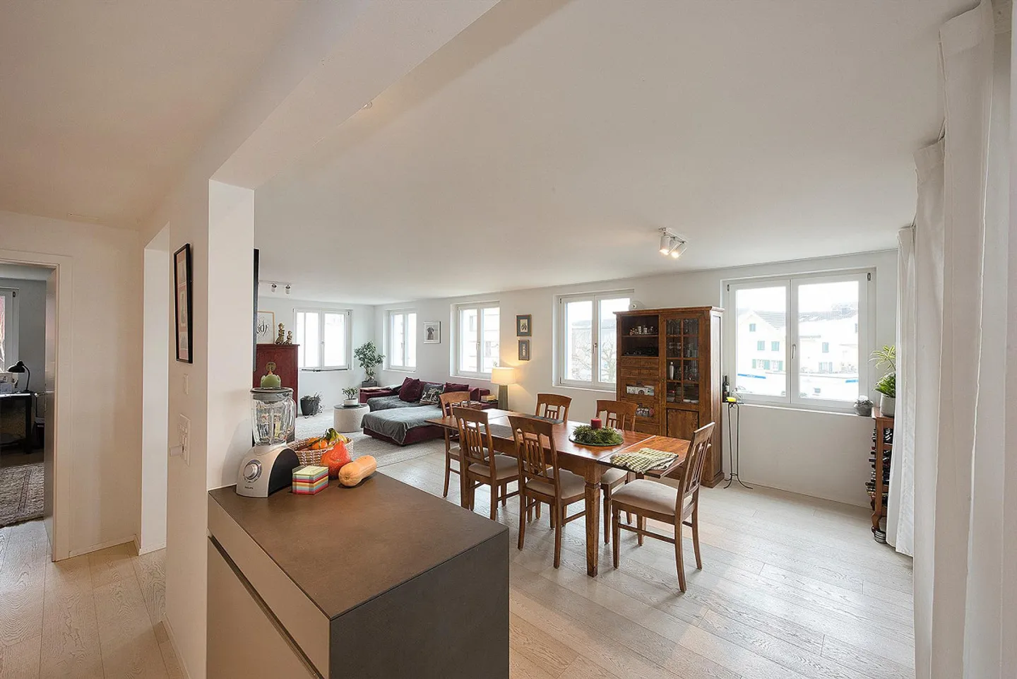 Appartement lumineux et confortable de 4,5 pièces - Photo 4 sur 12