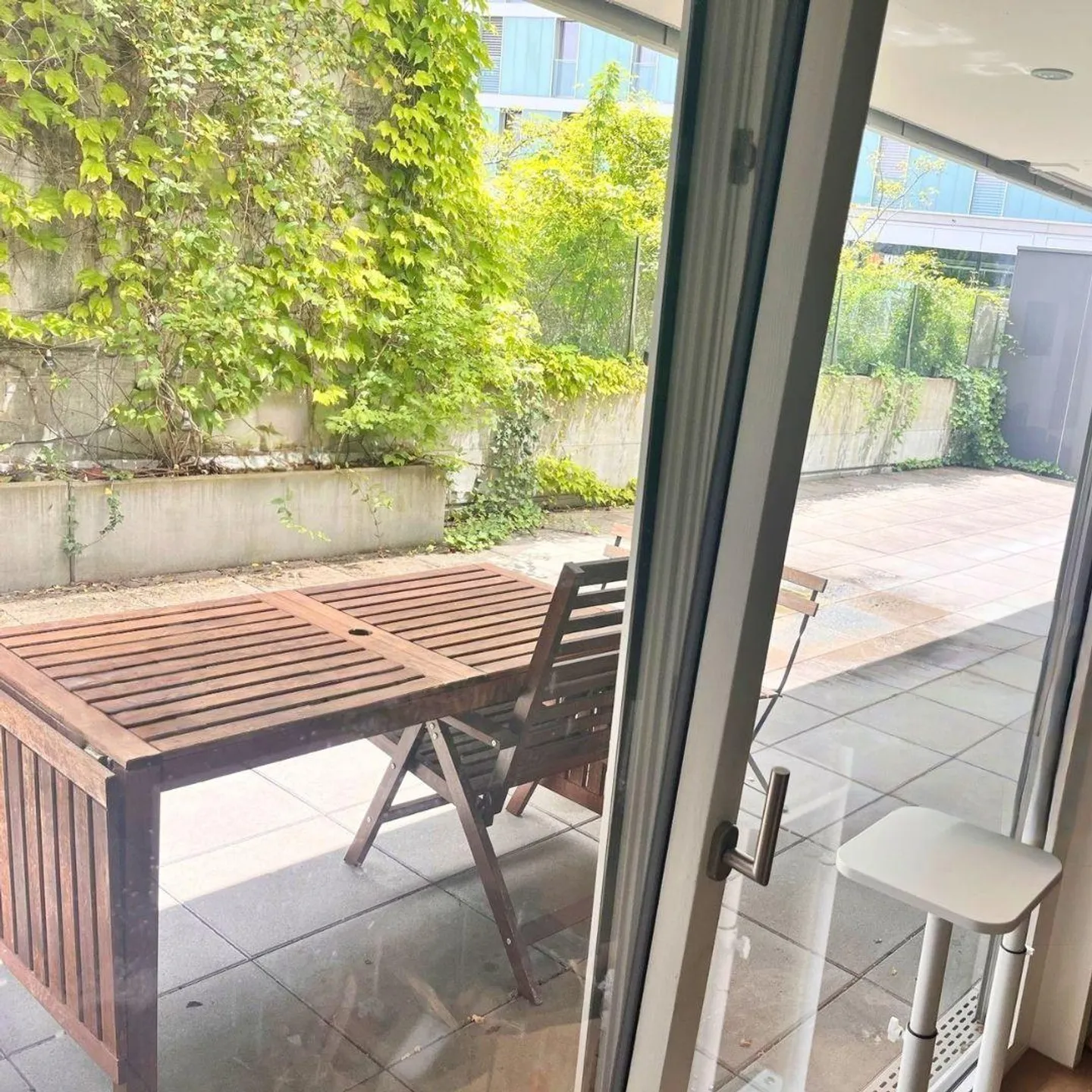 Appartement spacieux avec terrasse - Photo 2 sur 7