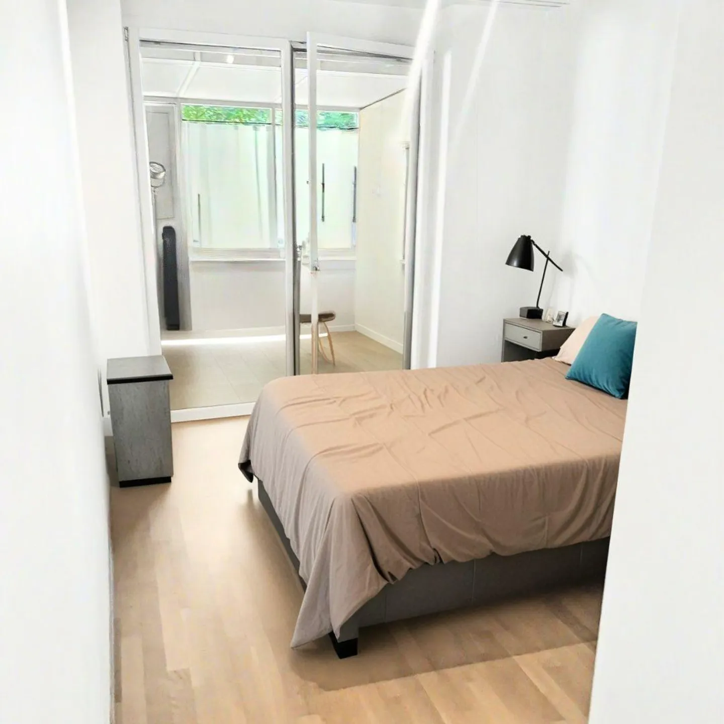 Appartement spacieux avec terrasse - Photo 3 sur 7