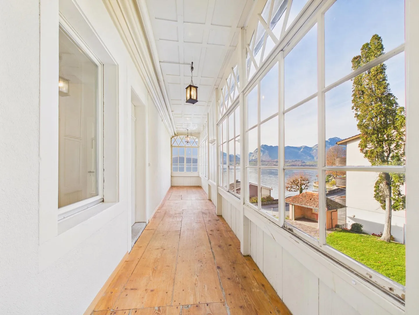 Villa di 9½ stanze con vista impressionante sul lago e sulle Alpi - Foto 12 di 14