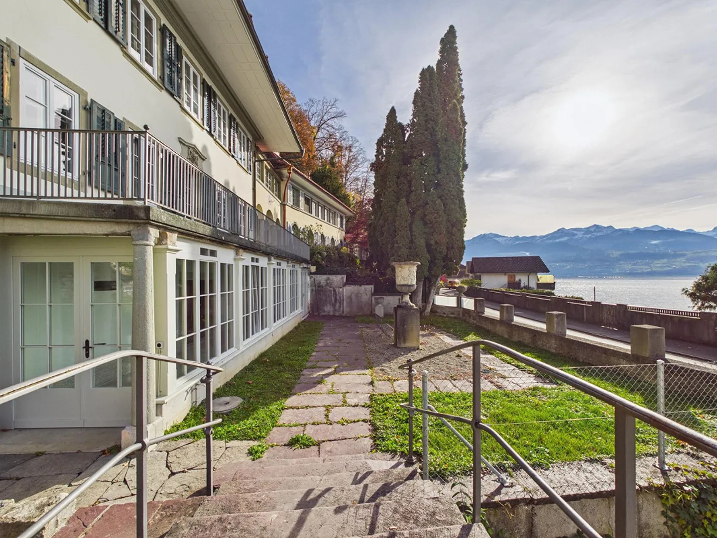 Villa di 9½ stanze con vista impressionante sul lago e sulle Alpi - Foto 13 di 14