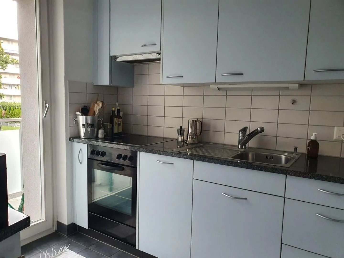 Appartement lumineux de 3,5 pièces avec 2 balcons - Photo 2 sur 6