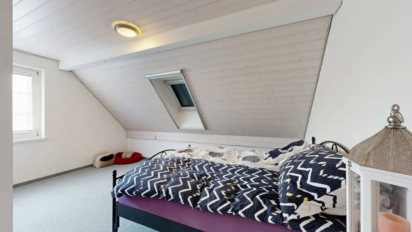 Luminoso appartamento unifamiliare di 4,5 stanze con sala hobby e bella vista - Foto 13 di 27