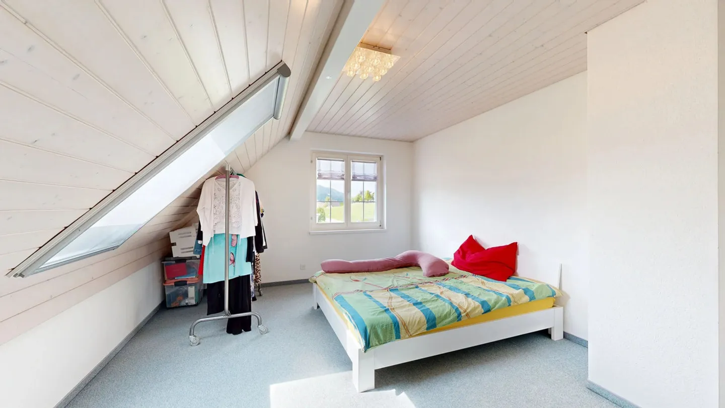 Luminoso appartamento unifamiliare di 4,5 stanze con sala hobby e bella vista - Foto 12 di 27