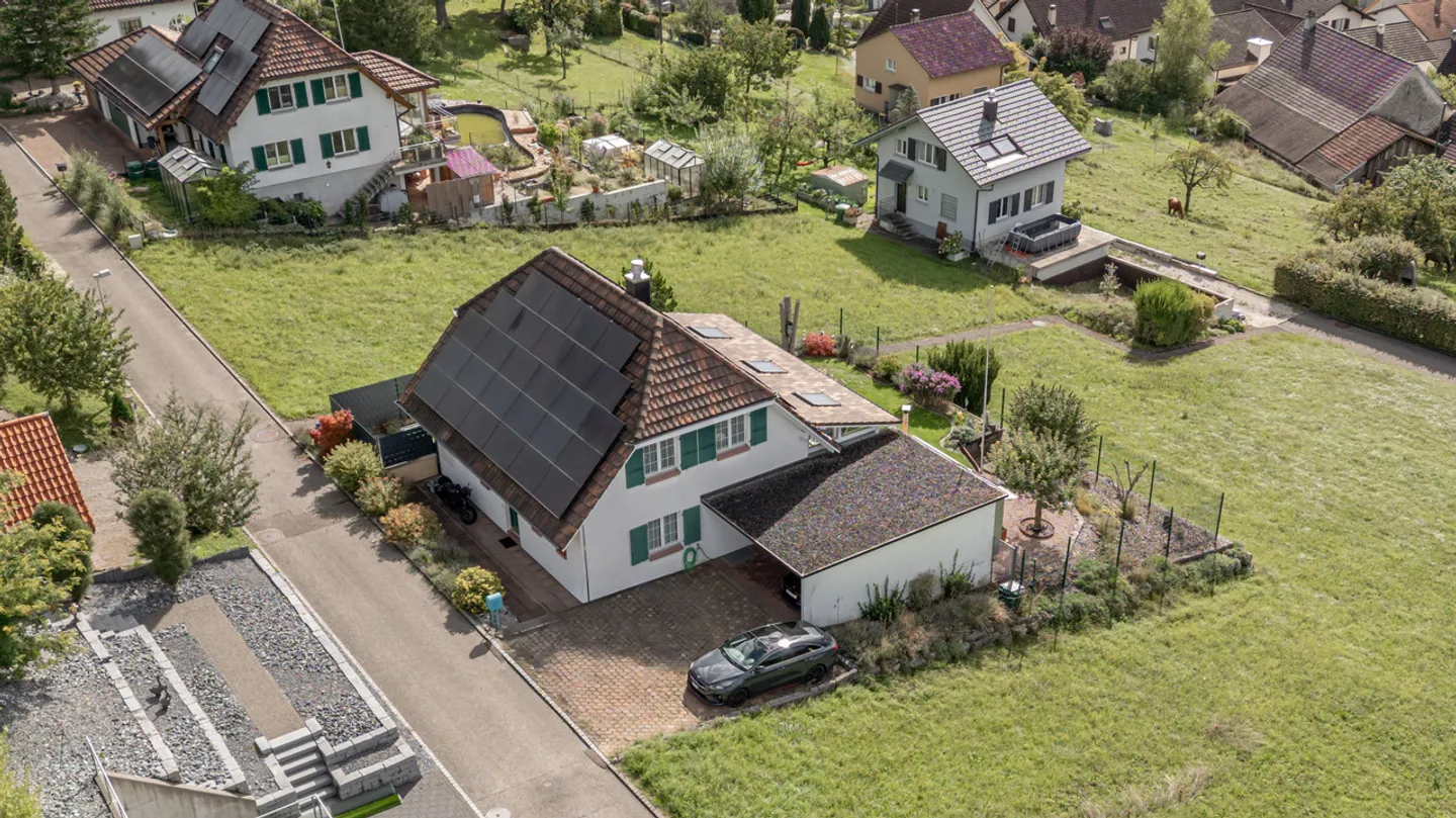 Luminoso appartamento unifamiliare di 4,5 stanze con sala hobby e bella vista - Foto 24 di 27