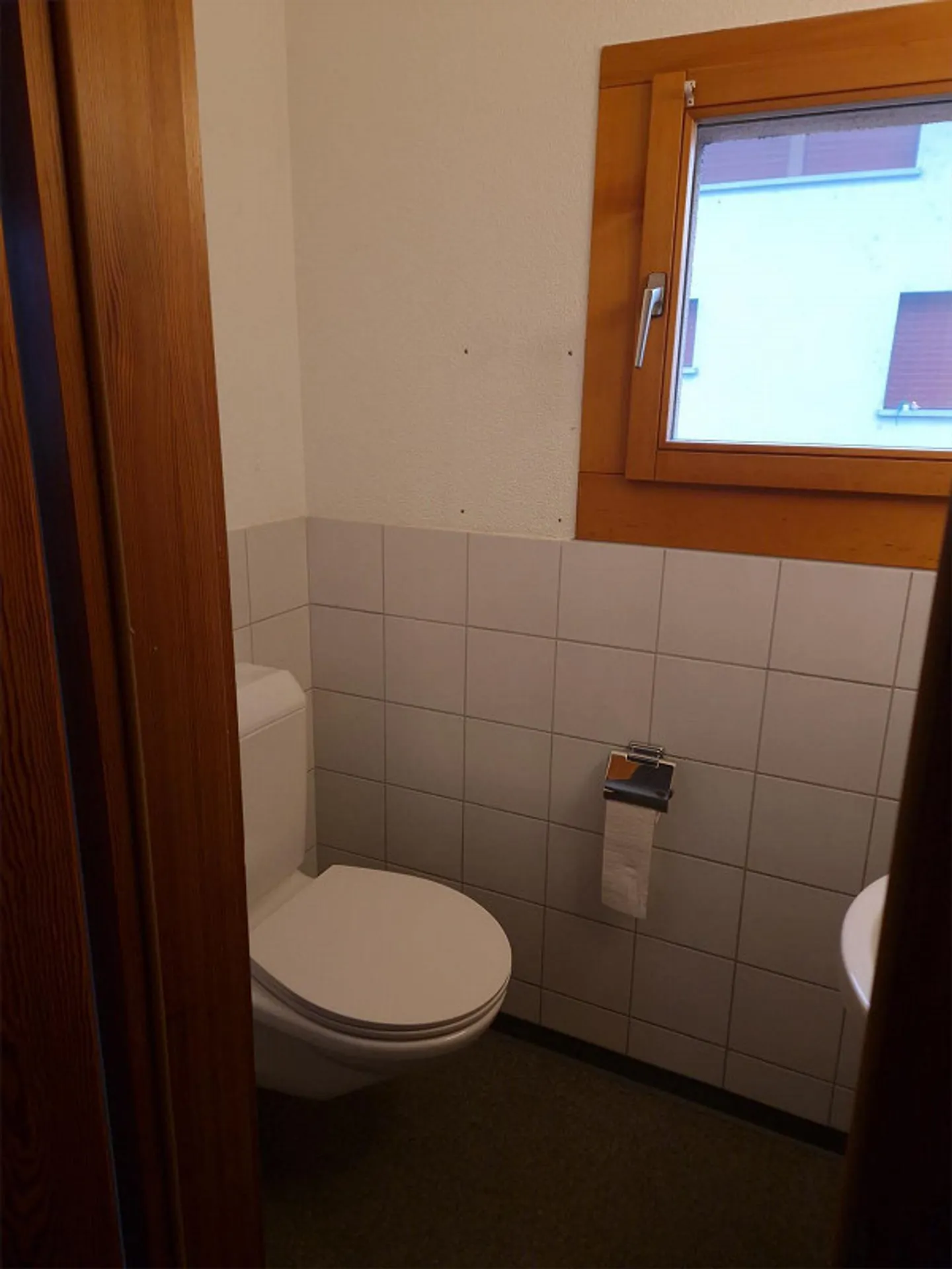 Commercial space in residential and commercial building - Photo 6 of 6