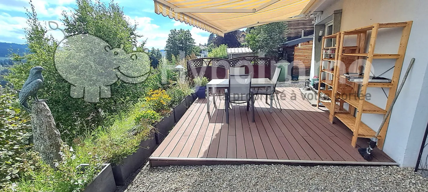 Bell'appartamento di 3 stanze in una villa con terrazza a Locle - Foto 1 di 12