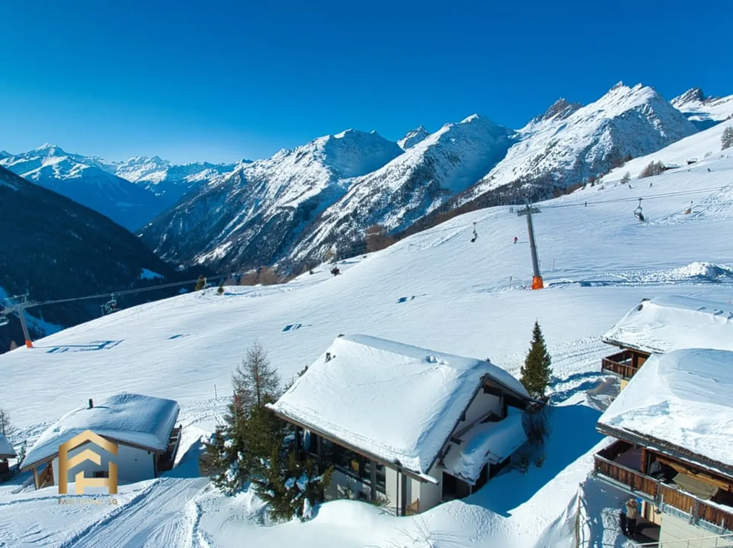 Modernes Ski-in/Ski-out-Chalet direkt an der Piste - Foto 3 von 13