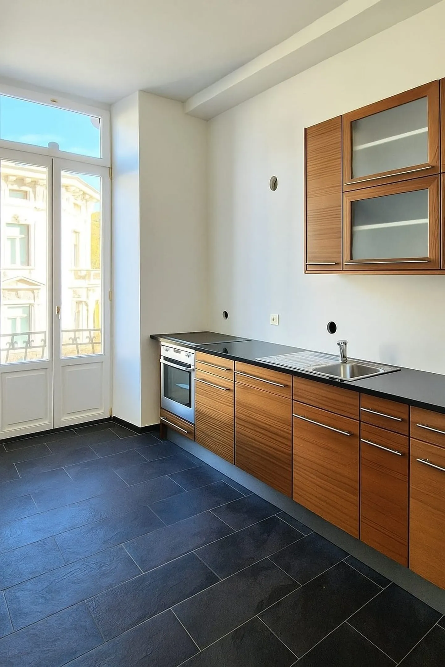 Appartement de 2,5 pièces de haut standing au centre de Lugano - Photo 4 sur 8