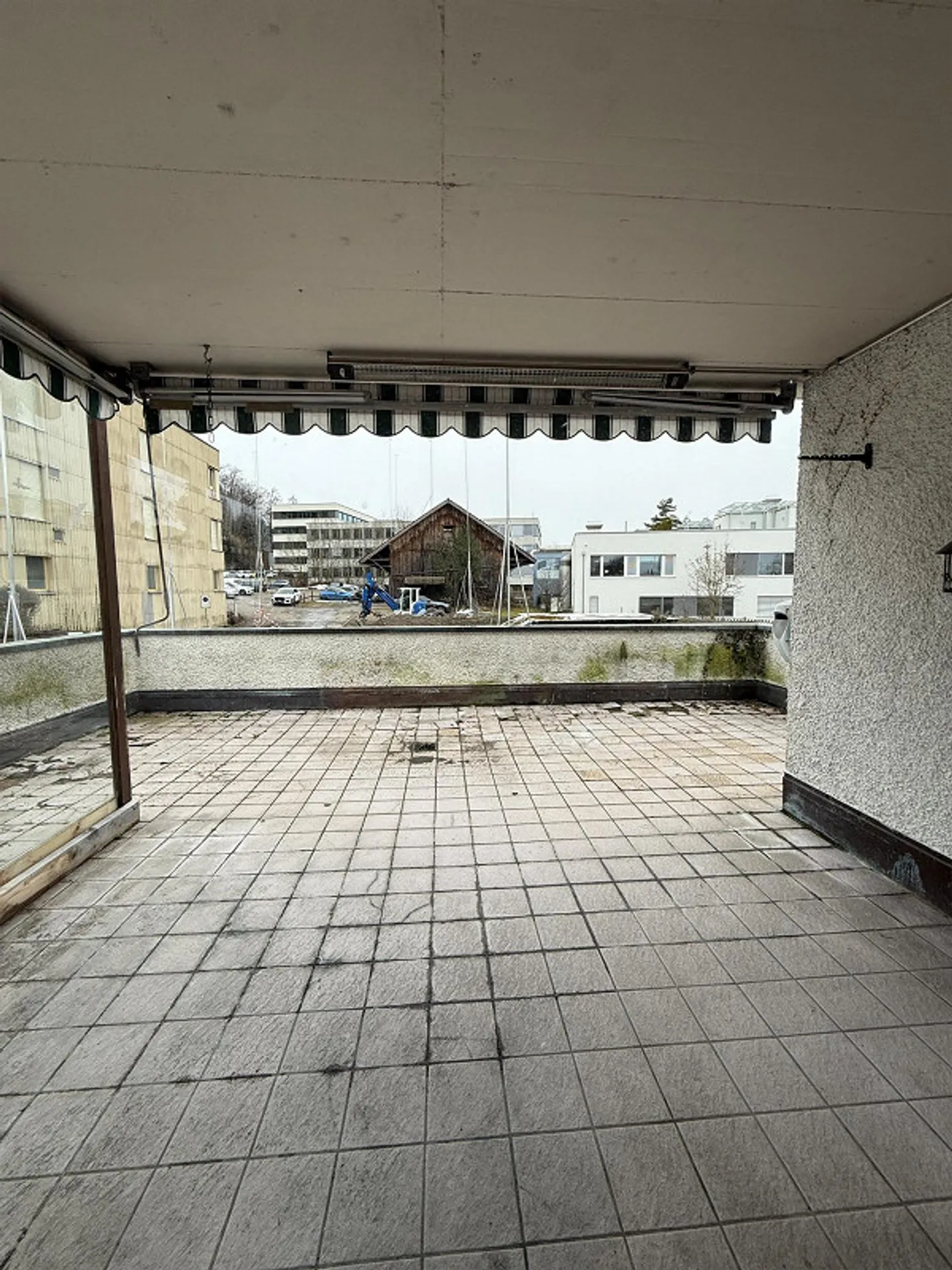 Appartamento spazioso a est della città - FRESCAMENTE RISTRUTTURATO - Foto 6 di 26