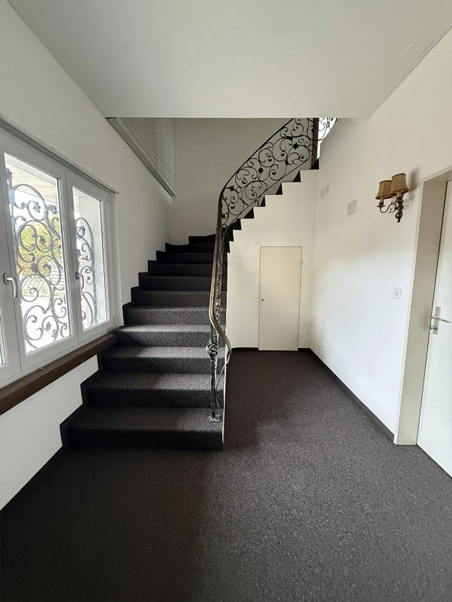 Appartamento spazioso a est della città - FRESCAMENTE RISTRUTTURATO - Foto 2 di 26