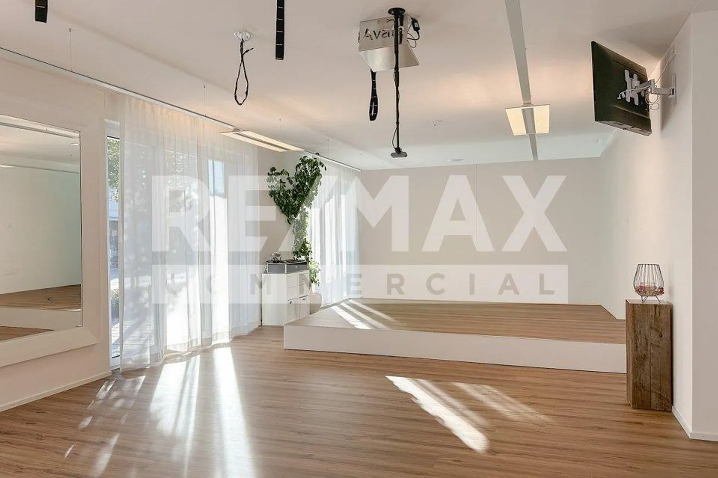 Space for Success: Discover the Diversity of Your New Business Location - Photo 7 of 13