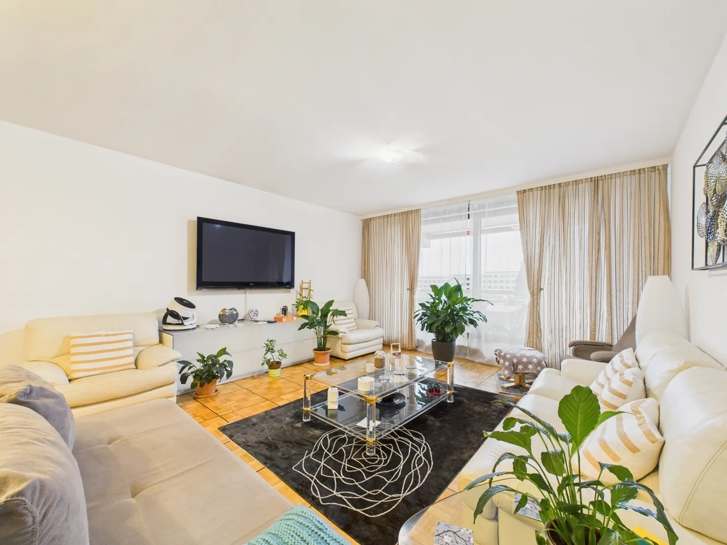 Apartment with 5.5 rooms - 165 m² - Private and tree-lined residence - Near Nations and Organizations - Geneva - Photo 1 of 11