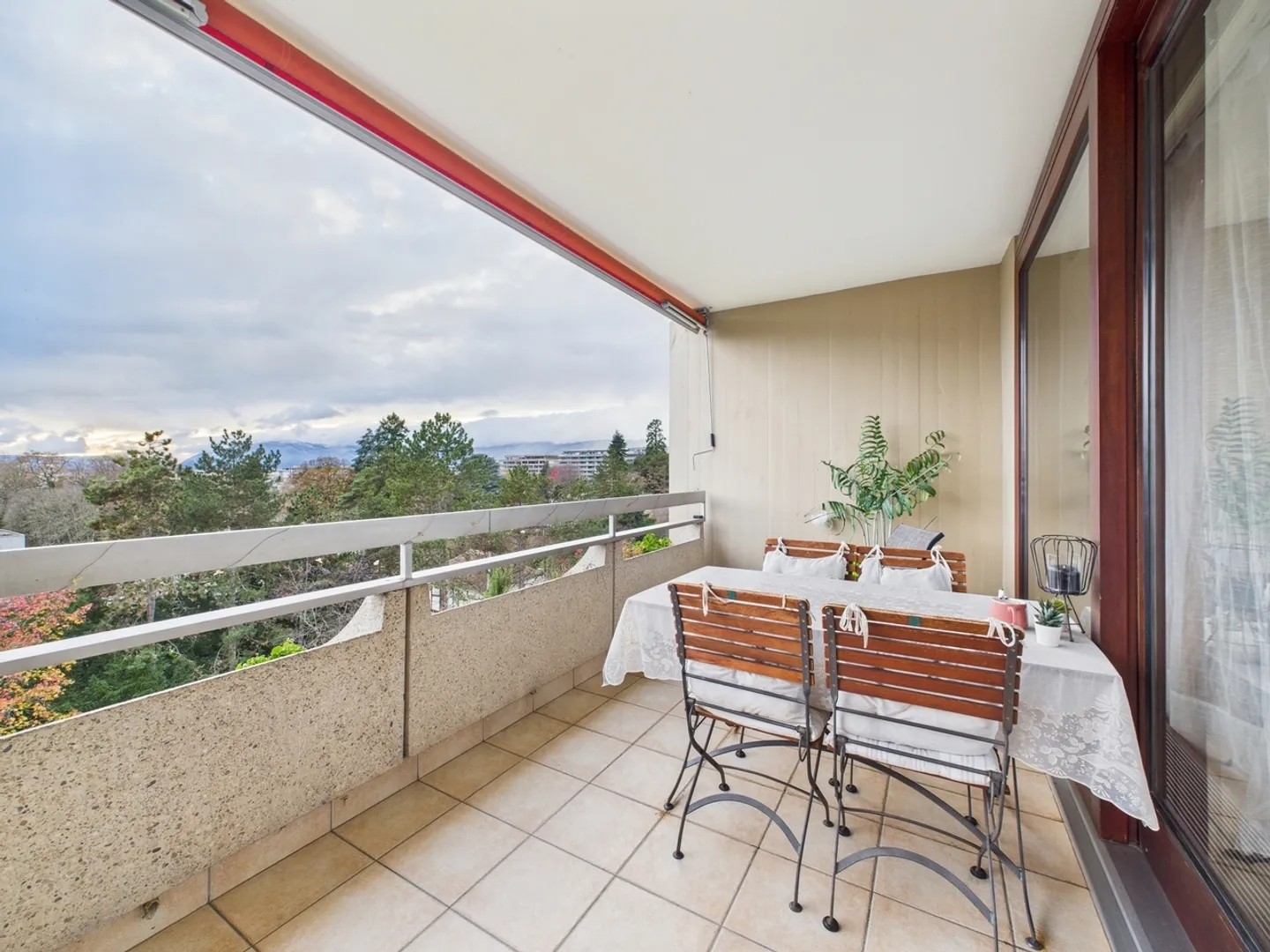 Apartment with 5.5 rooms - 165 m² - Private and tree-lined residence - Near Nations and Organizations - Geneva - Photo 10 of 11