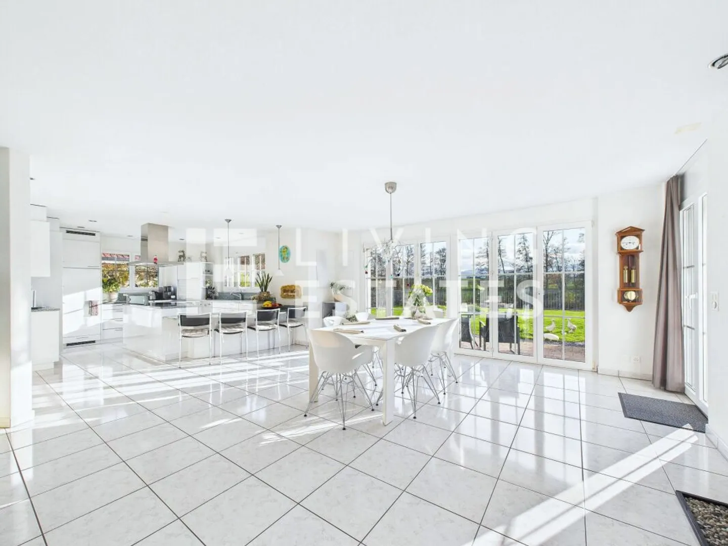 Maison Familiale Élégante avec Jardin - Photo 2 sur 26