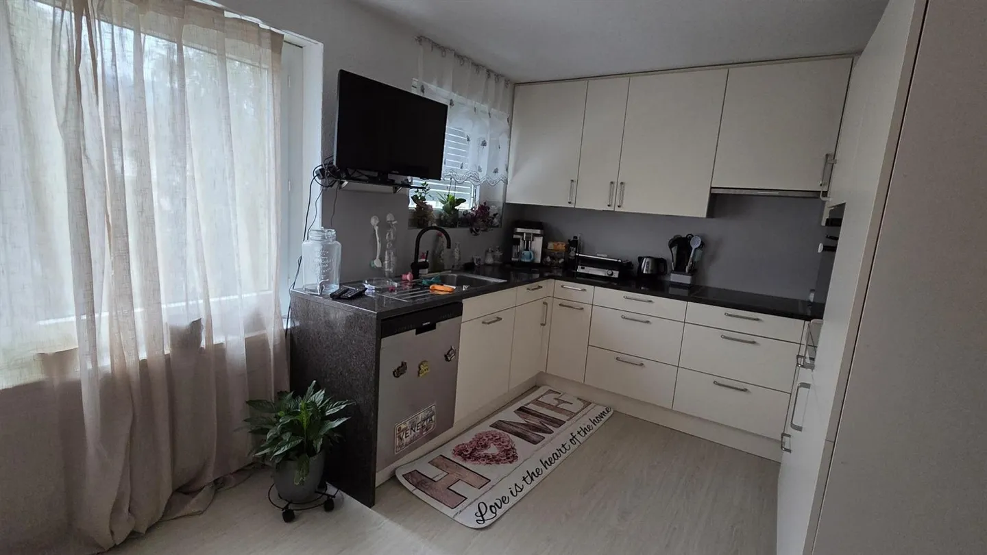 Sunny, spacious 4.5 room apartment for rent from April 1st - Photo 3 of 17