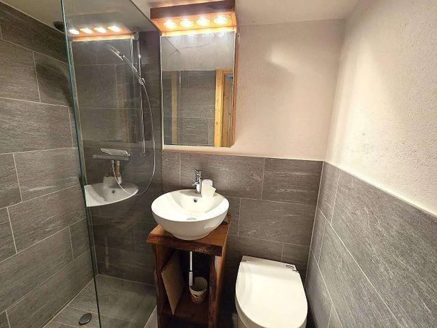 Three buildings in a secluded location with plenty of land ideal for animal husbandry - Photo 19 of 48